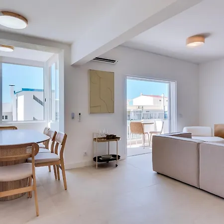 Apartment Art And Sea 2 Bedroom *